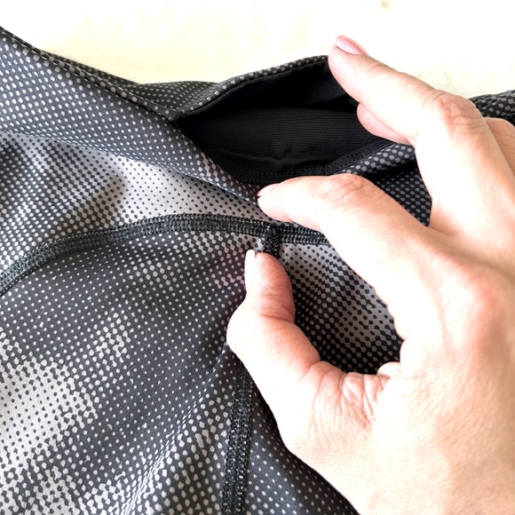 Athleta 598755 Ultimate Stash Pocket Printed Capri - Picture 5 of 11